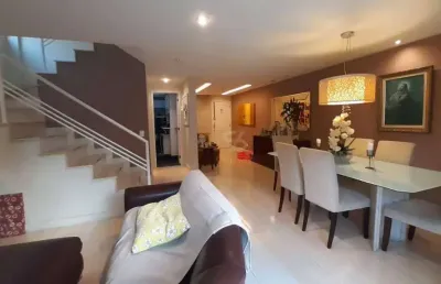 Casa em condomínio de 4 quartos, 2 suítes, closet, toda montada, finamente decorada.