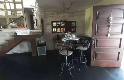 Ampla casa de 6 quartos, 4 suítes, vista deslumbrante p baía de guanabara