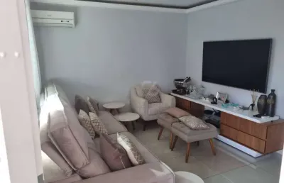 Casa linear próximo ao trevo da avenida central, 3 quartos, 2 suítes, churrasqueira e 2 vagas. junto ao comércio.