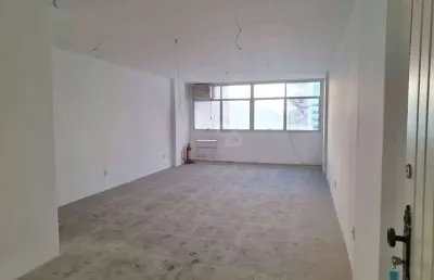 Sala comercila no centro de niterói, ampla, com 40 m², vazia , sol manhã.