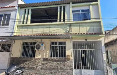 Casa duplex de vila, 4 quartos, 3 suítes, closet, churrasqueira e 2 vagas