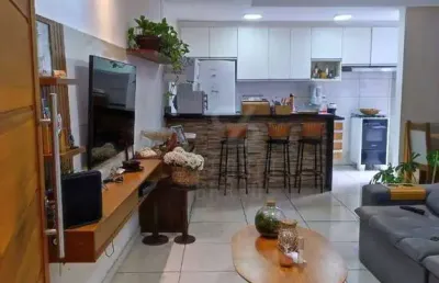 Casa no fonseca de 2 quartos, toda reformada, próximo à alameda, piscina e churrasqueira.