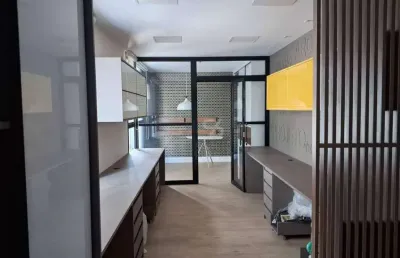 Sala comercial em icaraí, toda montada, vazia, andar alto, muito bom gosto, 1 vaga.