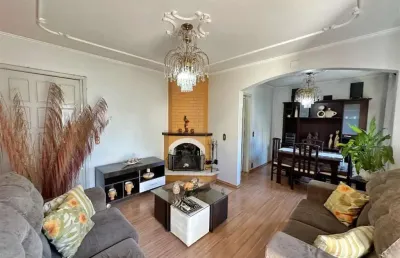 Apartamento semimobiliado com 83m² de área privativa.imóve
