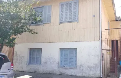 Casa mista á venda no centro de caxias do sul! 

parte super
