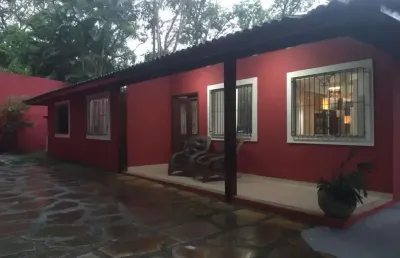Casa plana para venda em macaé, granja dos cavaleiros, 3 dormitórios, 1 suíte, 3 banheiros, 2 vagas