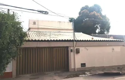 Casa para venda em macaé, centro, 4 dormitórios, 4 suítes, 6 banheiros, 2 vagas