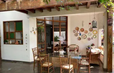 Sobrado com 4 quartos à venda, bairro saraiva - uberlândia/mg