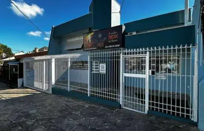 Casa residencial com ponto comercial no bairro madureira