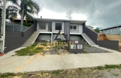 Sobrado com entrada individual, situado no bairro de ana rech