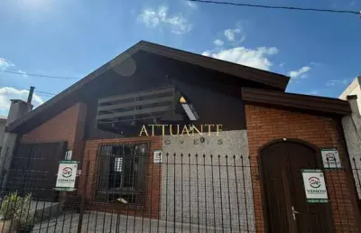 Casa com pátio localizada no bairro marechal floriano