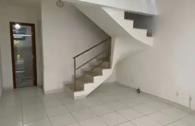 Casa em condomínio fechado com 2 quartos para alugar na avenida tiradentes, 1100, abrantes, camaçari, 79 m2 por r$ 2.200