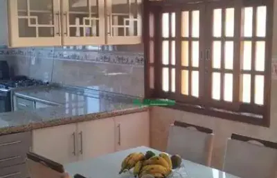Lindo sobrado 3 dormitorios com suite no santa clata