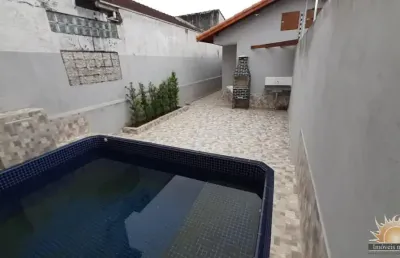 Linda casa na praia lado praia com piscina e churrasqueira