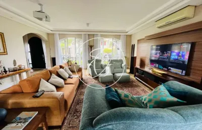 Casa espaçosa e elegante em terreno amplo no atiradores