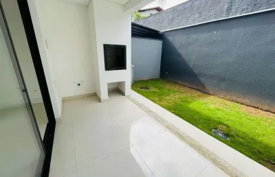 Casa geminada triplex com 3 quartos e área de festas no bairro floresta, joinville/sc