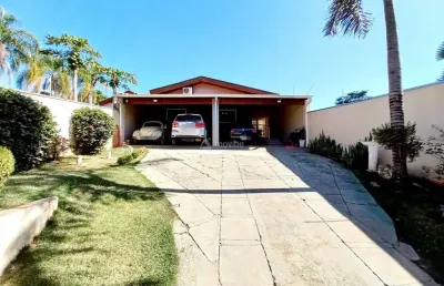Casa com 3 dorm, 1 suíte e amplo quintal - americana/sp