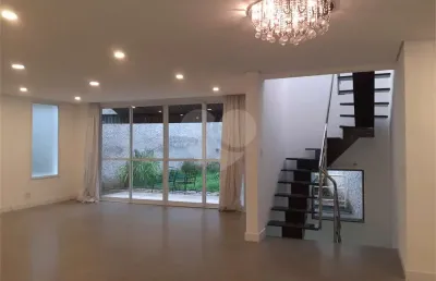 Casa em condomínio fechado com 4 quartos à venda na Rua Francisco Narcizo, Tremembé, São Paulo