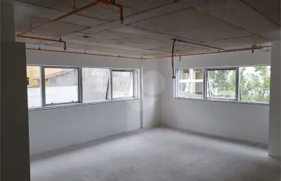Sala comercial à venda na Rua Voluntários da Pátria, Santana, São Paulo