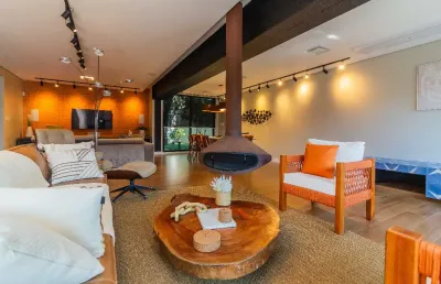 Casa à venda em alto de pinheiros reformada com 4 suítes.