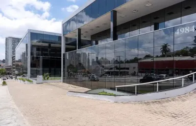 Prédio com 10 salas para alugar na Avenida Washington Luís, 4984, Santo Amaro, São Paulo