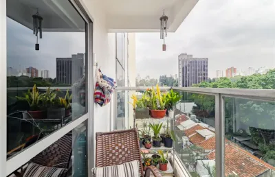 Apartamento reformado com 107m2 , 2 vagas de garagem