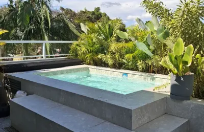 Cobertura duplex reformada com 240m2, 3 quartos, 1 suíte,