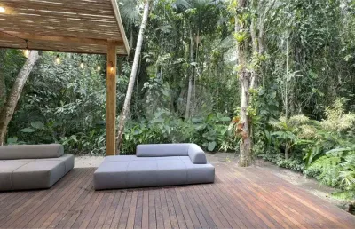 Casa reformada à venda na praia da baleia – 4 suítes, porteira fechada e lazer