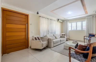 Sobrado reformado com 3 suítes e espaço gourmet – localização privilegiada
