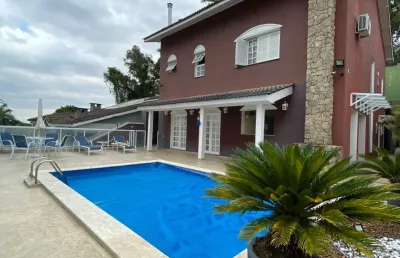 Sobrado à venda no tremembé com piscina, gourmet e 6 vagas – rua fechada