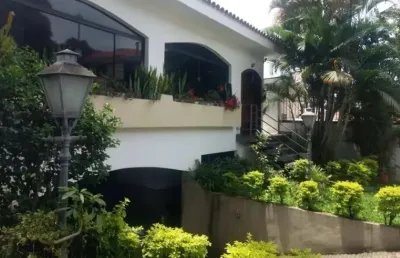 Casa com 5 quartos para alugar na Rua Bairi, 137, Alto da Lapa, São Paulo