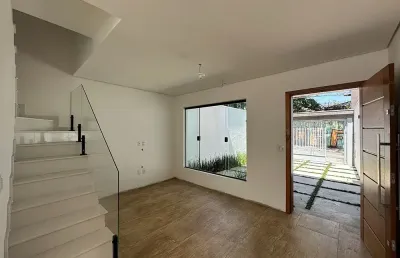 Excelente sobrado recém construído no horto com 3 quartos, suíte, garagem e rooftop. acabamento de primeira