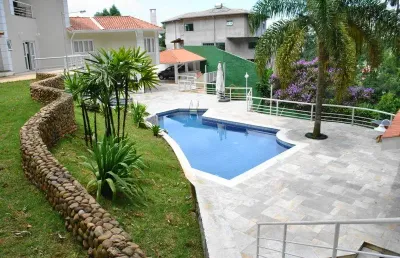 Condominio fechado a 15 minutos do metrô com aspecto de casa na  serra