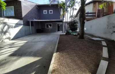 Sobrado á venda px. vila rosalia, 3 suítes, 6 vagas, quintal, em fase de pintura, paredes externas em grafiato