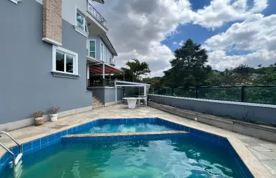 Casa em condominio fechado, 3 suites, piscina privativa, 5 vagas