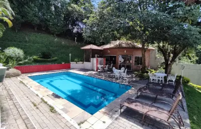 Casa condomínio, 3 suites, piscina e área gourmet privativa