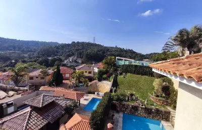 3 suítes, com piscina privativa em condomínio fechado no horto florestal