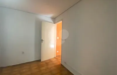 Casa com 2 quartos para alugar na Rua Santo Antônio do Carangola, Parque Tietê, São Paulo