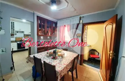 Sobrado para venda, 139m2, 4 quartos (2 suítes) , quintal com churrasqueira. 2 vagas de garagem. vila amália
