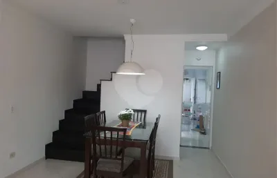 Sobrado com 112m2, 3 quartos, sendo 2 suítes, sala, cozinha, 3 banheiros e 2 vagas de garagem