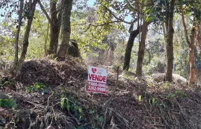 Terreno em condomínio, com 455 metros quadrados de área