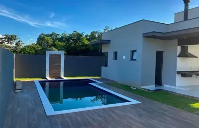 Casa nova em condomínio fechado em atibaia com piscina
