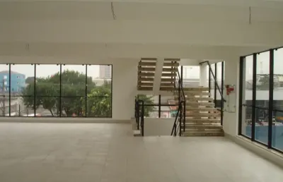 Prédio comercial c/1.200m² - 3 pavimentos,  4 vagas e 6 banheiros