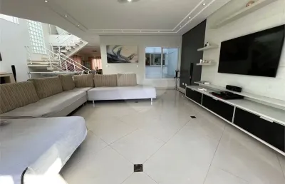 Casa de alto padrão em condomínio fechado no tucuruvi