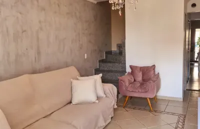 Sobrado com 3 quartos sento 1 suíte e 2 vagas próximo ao horto florestal