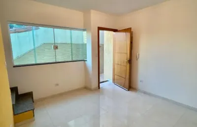 Sobrado  novo a venda  em condomínio fechado, 2 suítes e 1 vaga