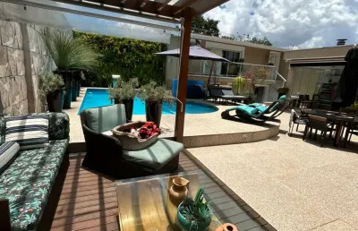 Casa alto padrão, 700 metros, 4 suíte e 5 vagas no horto florestal