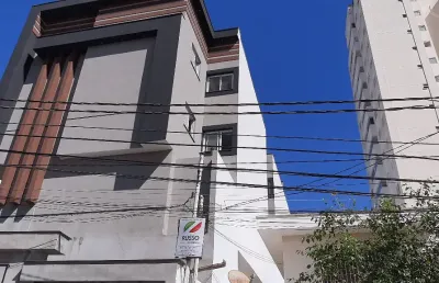 Casa à venda em condomínio na vila dom pedro ii , com 2 quartos , 1 vaga de garagem , sala , cozinha , banheiro e área de serviço .