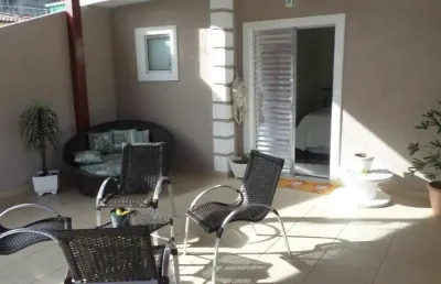 Linda casa a venda na pedra branca, com 3 dormitórios e 2 vagas