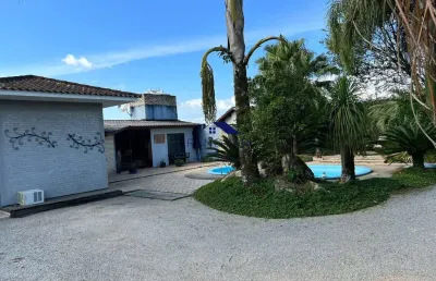 Casa com vista panorâmica, piscina e suíte master –santo amaro da imperatriz/sc